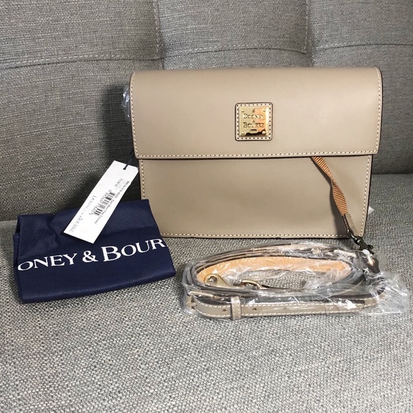 *SOLD* Dooney & Bourke East/West Leather Crossbody - Picture 6 of 7